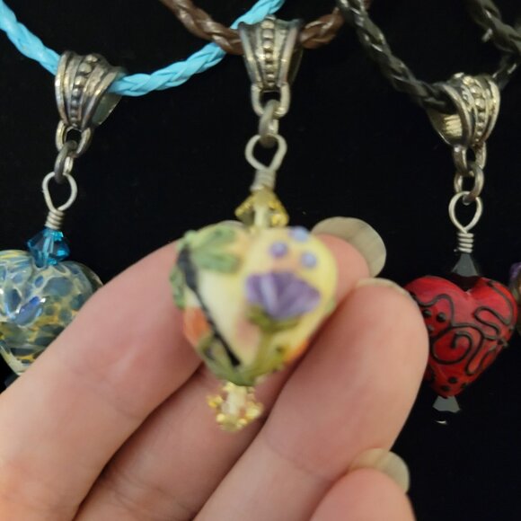 Lot of 4 Glass Heart Bead Corded Necklaces - Picture 3 of 13